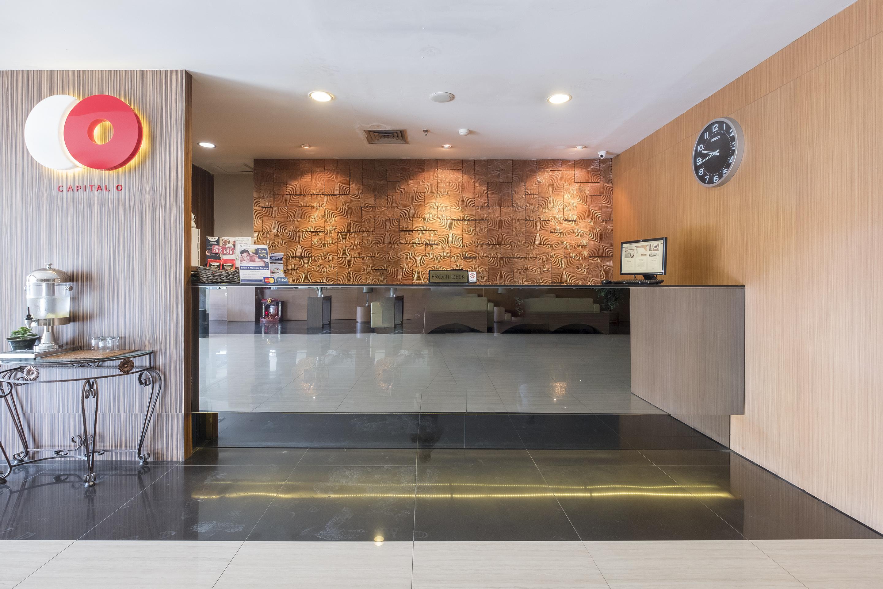 Aswin Hotel And Spa Makassar Exterior photo