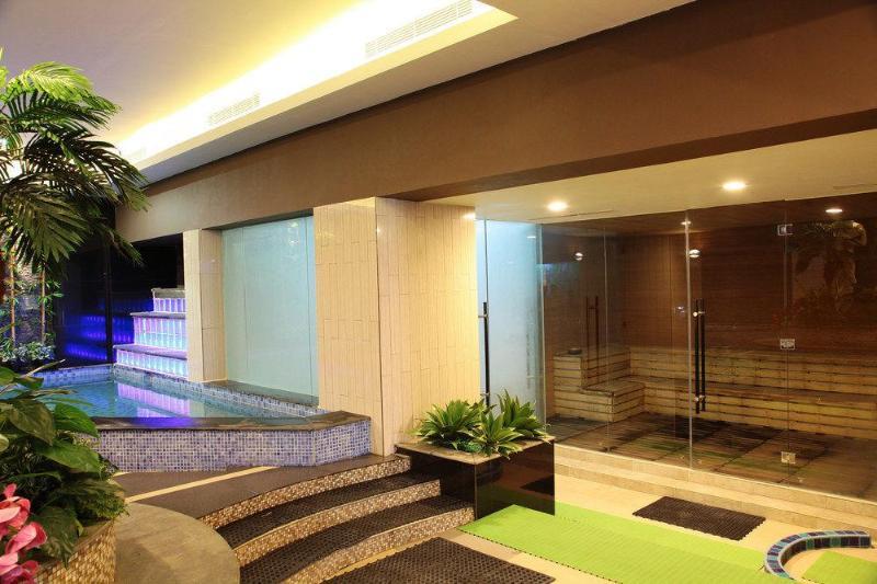 Aswin Hotel And Spa Makassar Exterior photo